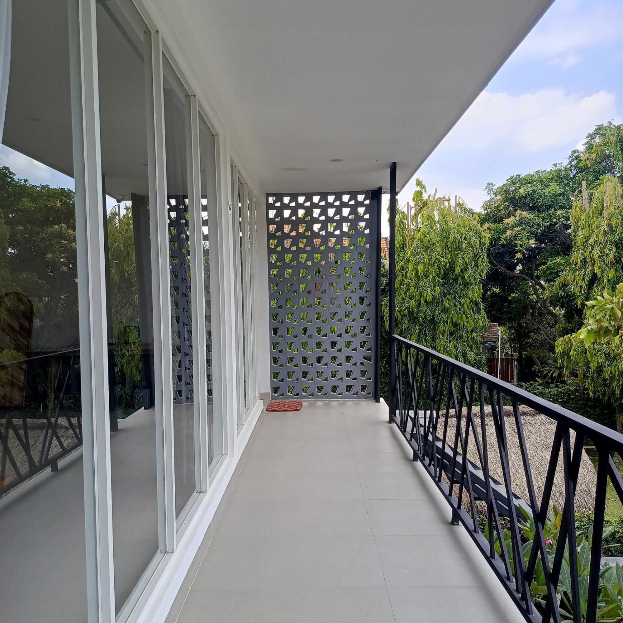 Zavana Rooms & Restaurant Tanjungkarang المظهر الخارجي الصورة