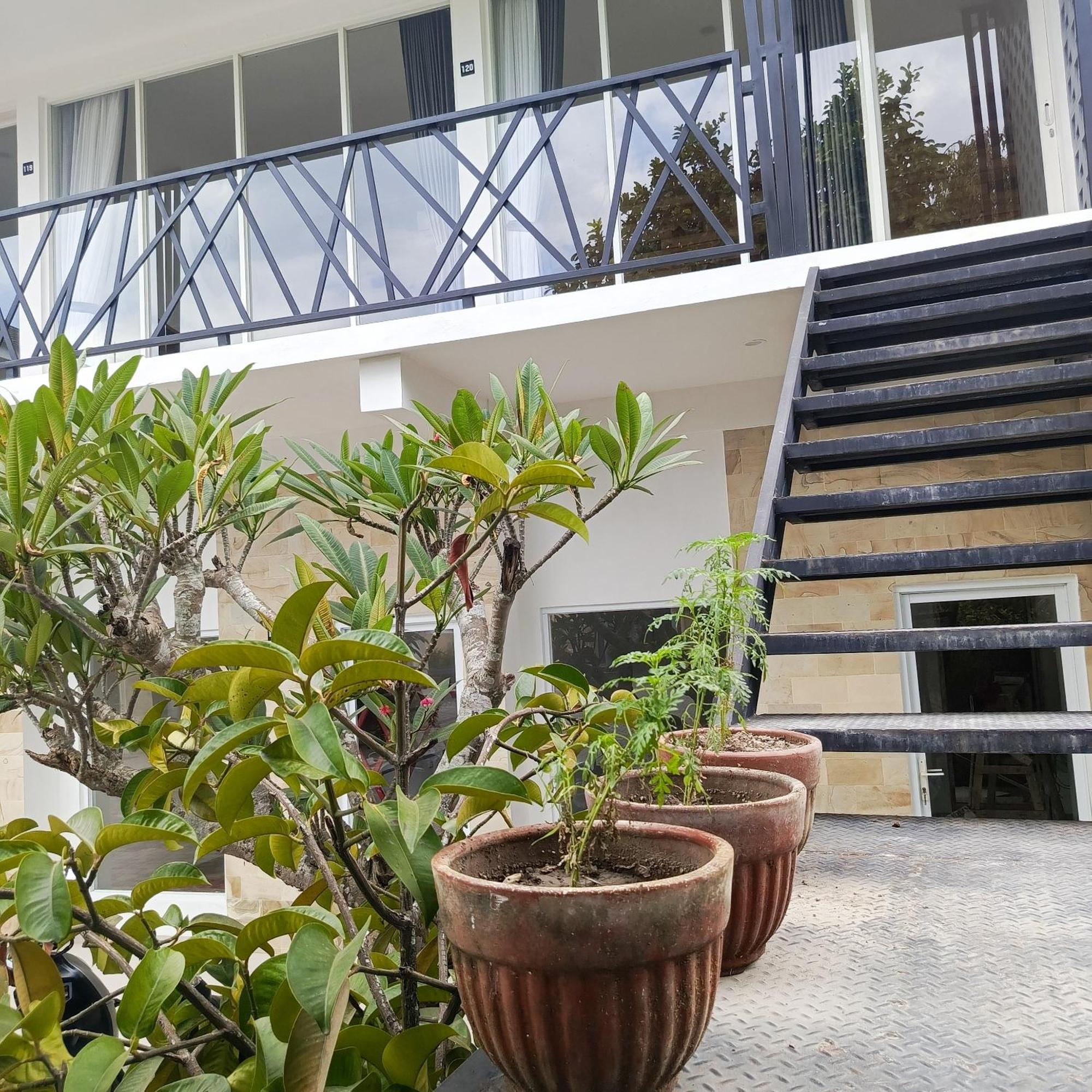 Zavana Rooms & Restaurant Tanjungkarang المظهر الخارجي الصورة