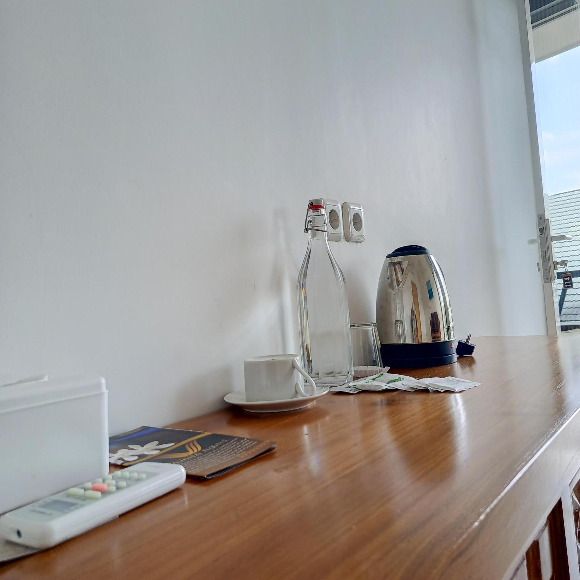 Zavana Rooms & Restaurant Tanjungkarang المظهر الخارجي الصورة