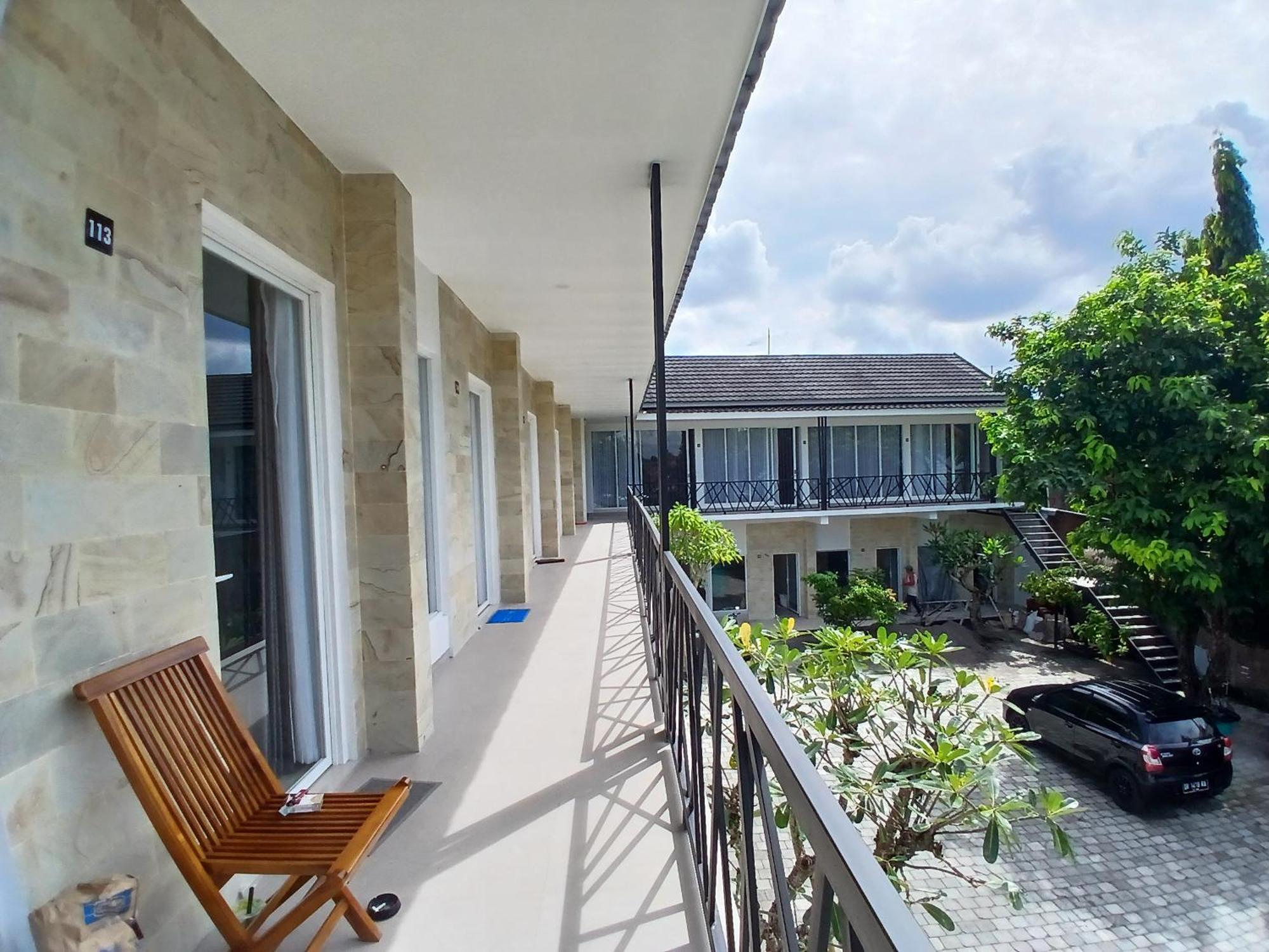 Zavana Rooms & Restaurant Tanjungkarang المظهر الخارجي الصورة