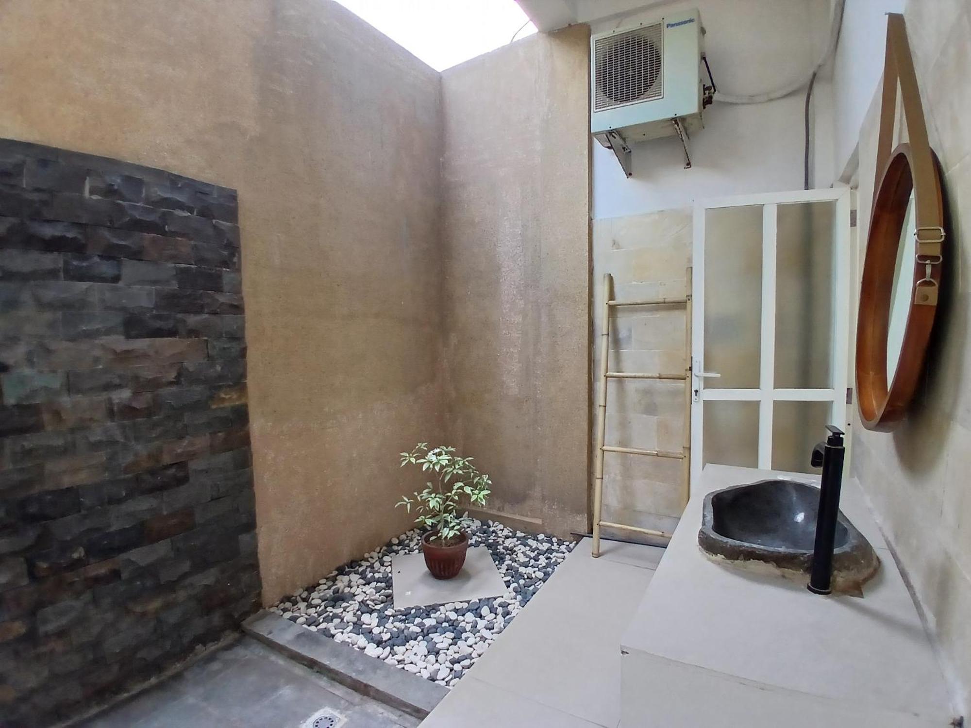 Zavana Rooms & Restaurant Tanjungkarang المظهر الخارجي الصورة