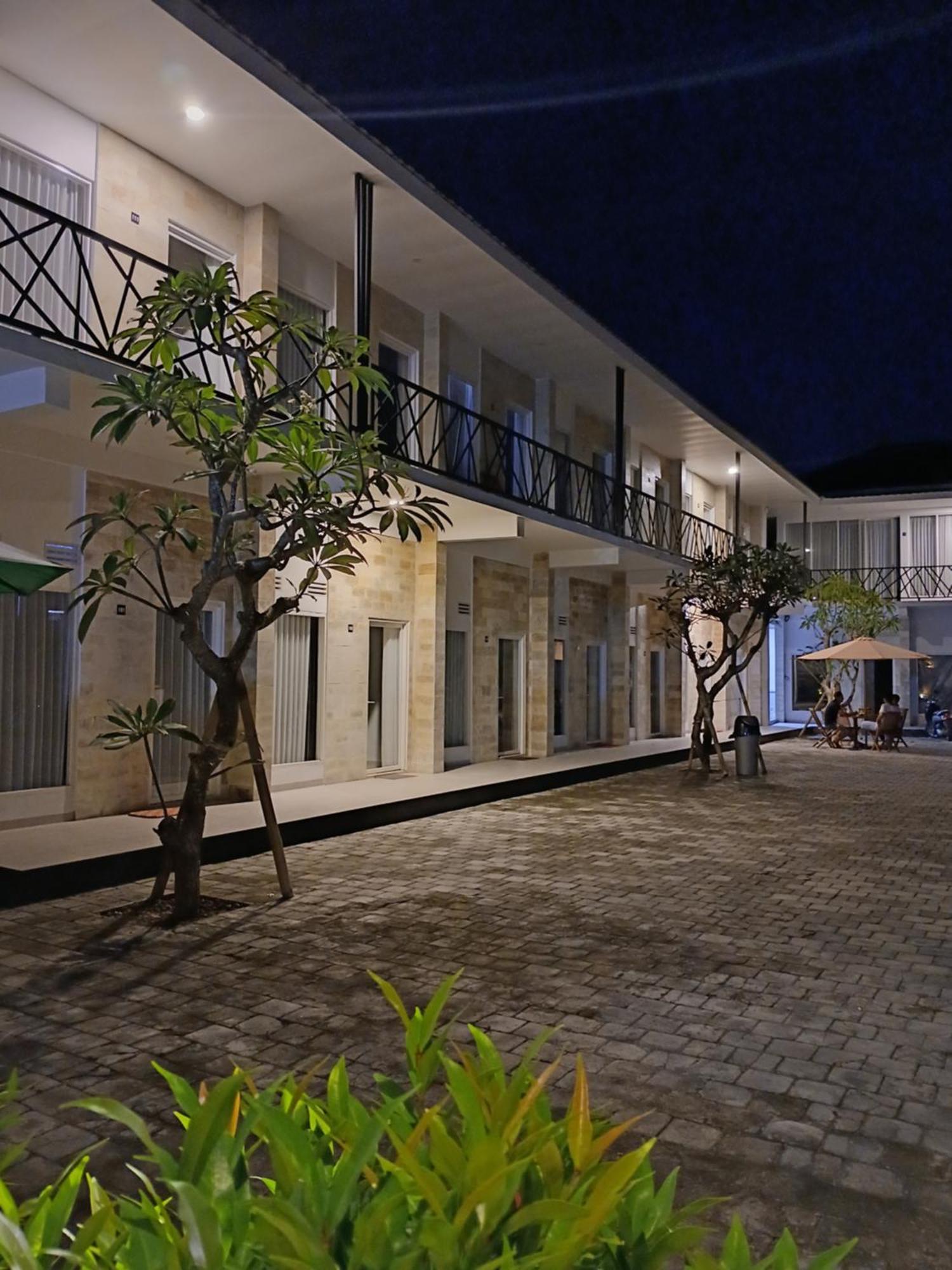 Zavana Rooms & Restaurant Tanjungkarang المظهر الخارجي الصورة
