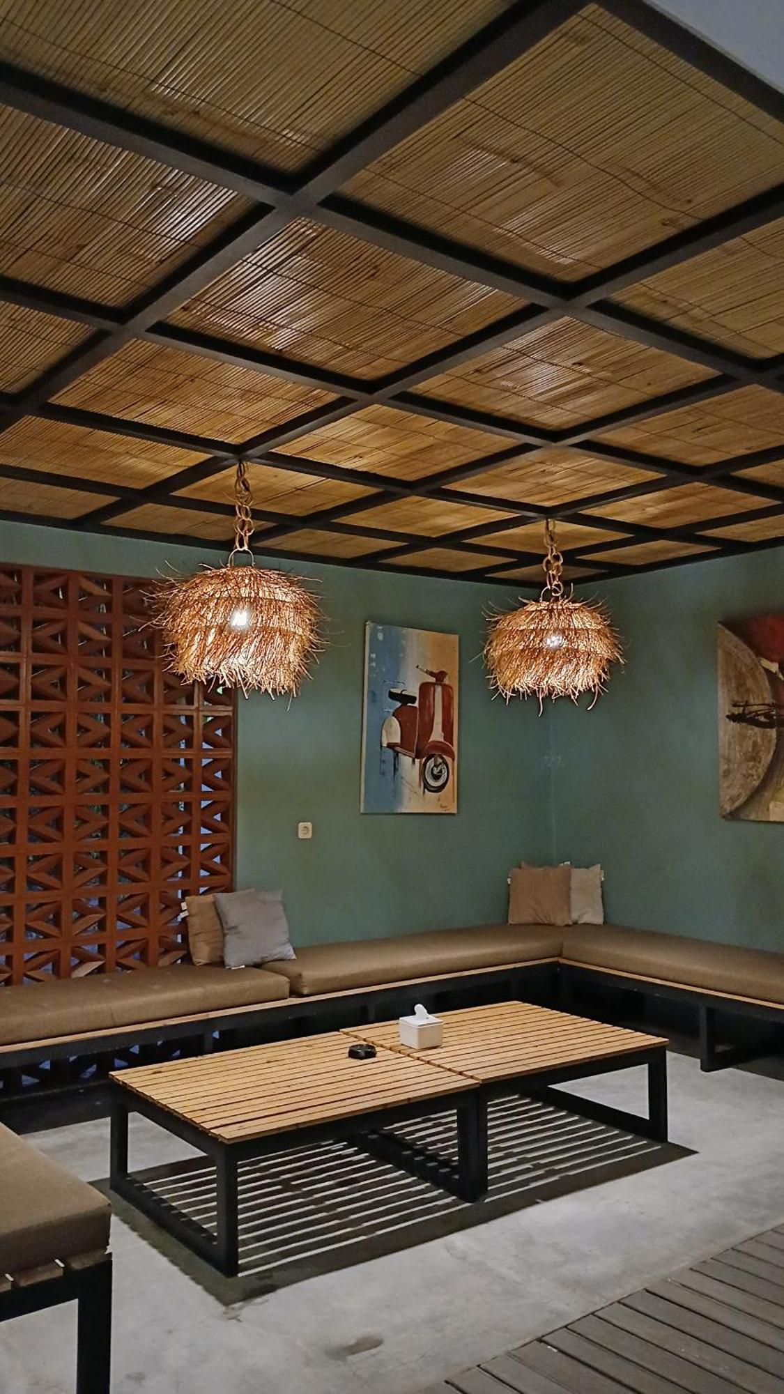 Zavana Rooms & Restaurant Tanjungkarang المظهر الخارجي الصورة