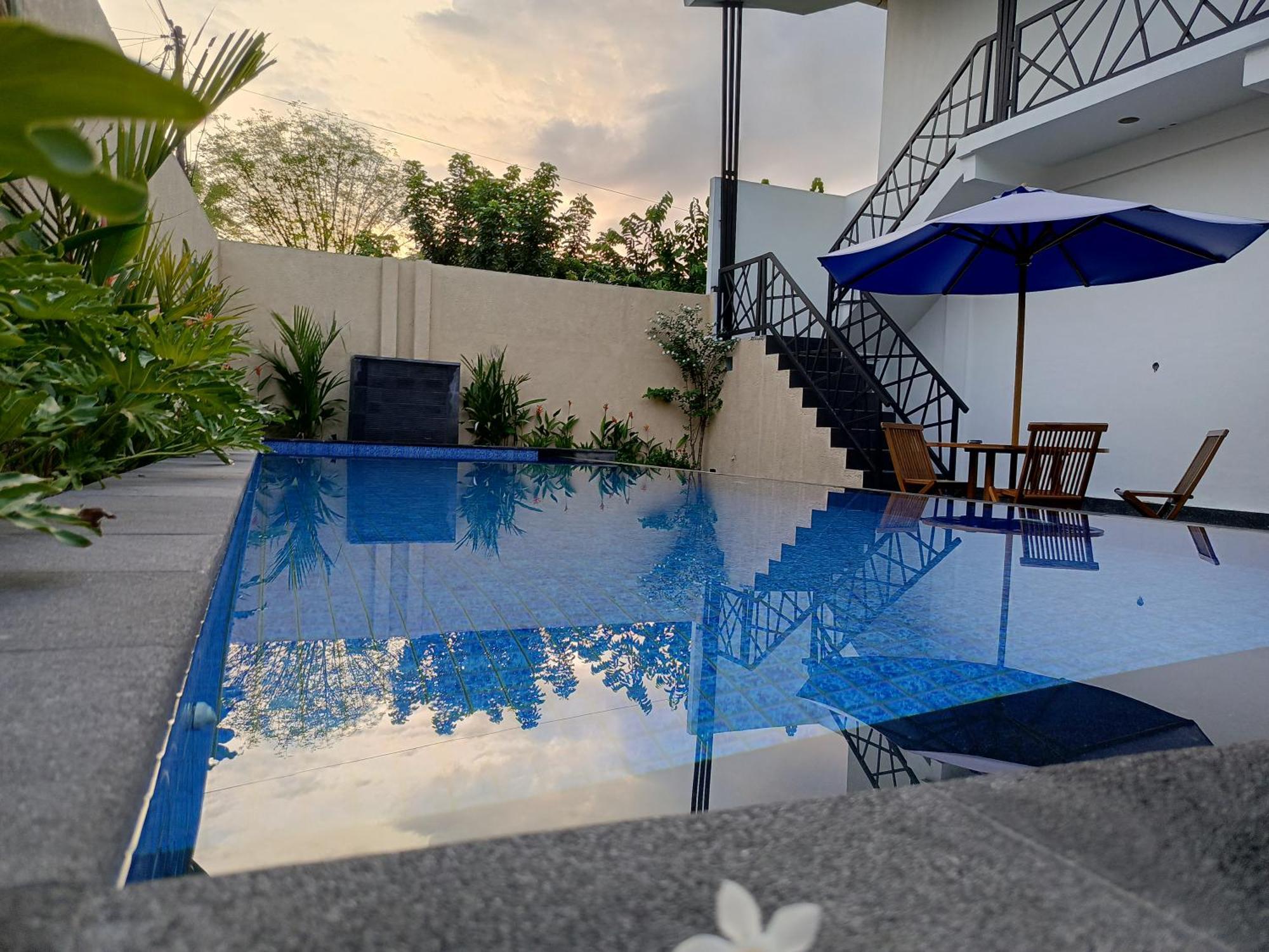 Zavana Rooms & Restaurant Tanjungkarang المظهر الخارجي الصورة