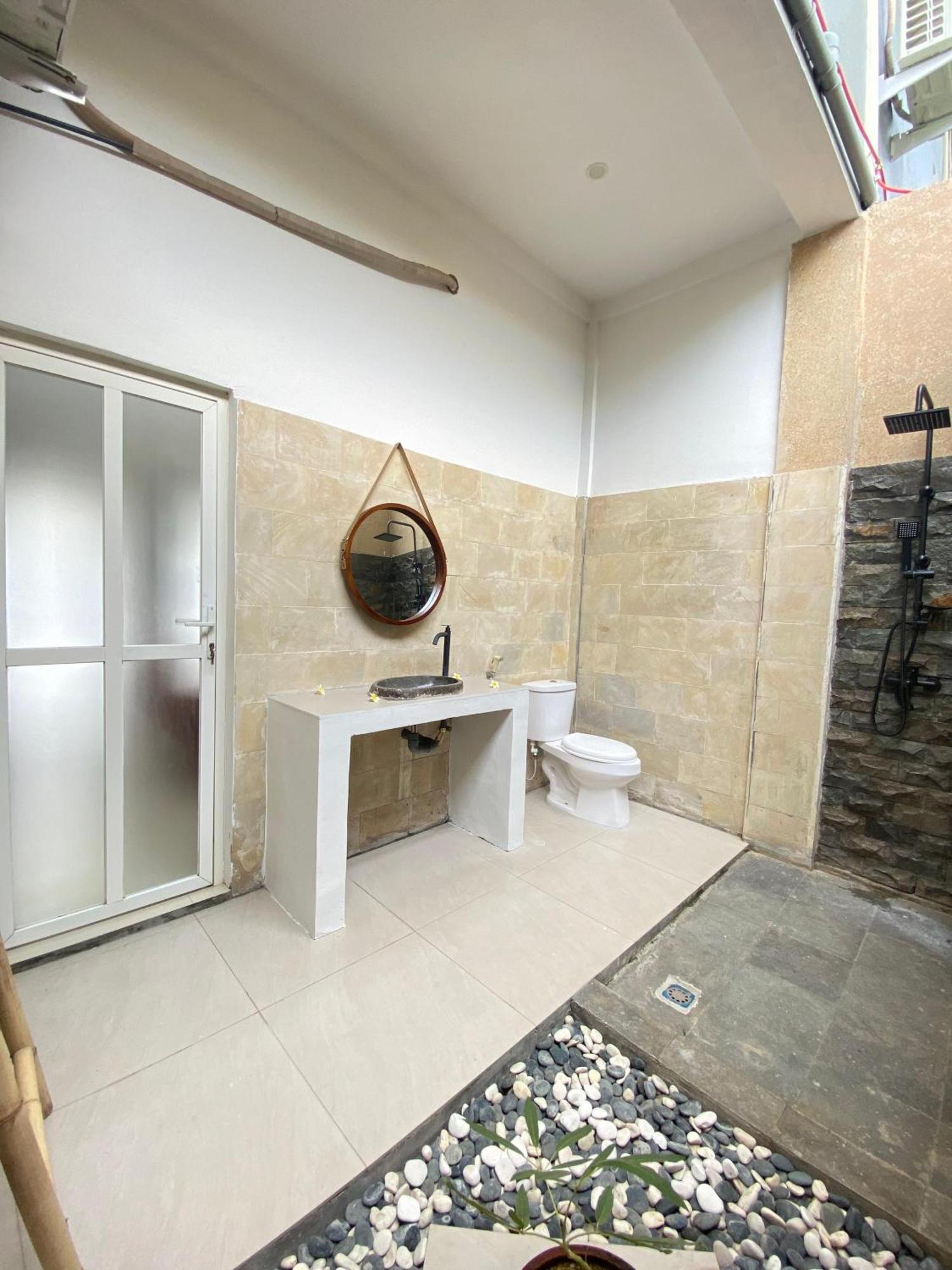 Zavana Rooms & Restaurant Tanjungkarang المظهر الخارجي الصورة
